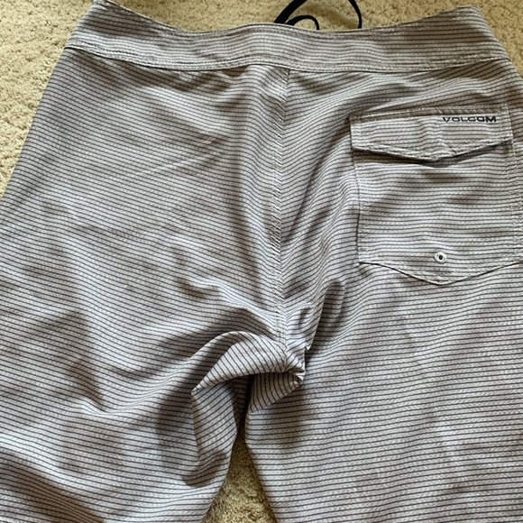Volcom boardshorts - Picture 2 of 4
